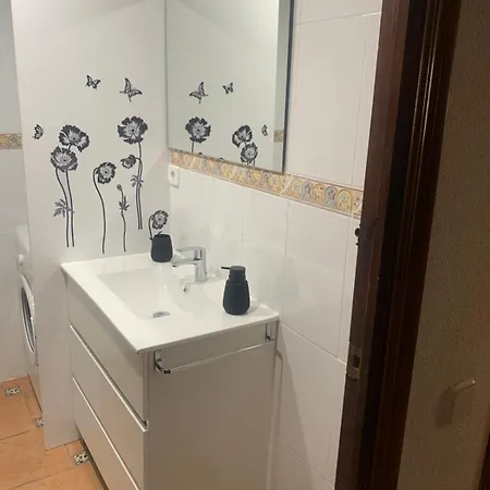 Spacious With A Pool Next To The