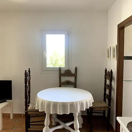 Spacious With A Pool Next To The