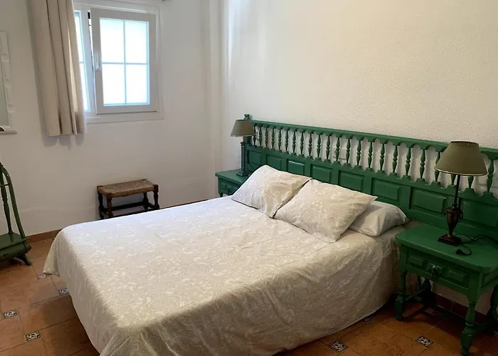 아파트 Spacious With A Pool Next To The *