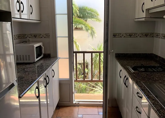 Spacious With A Pool Next To The 아파트 *