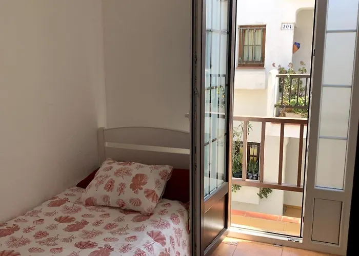 아파트 Spacious With A Pool Next To The *