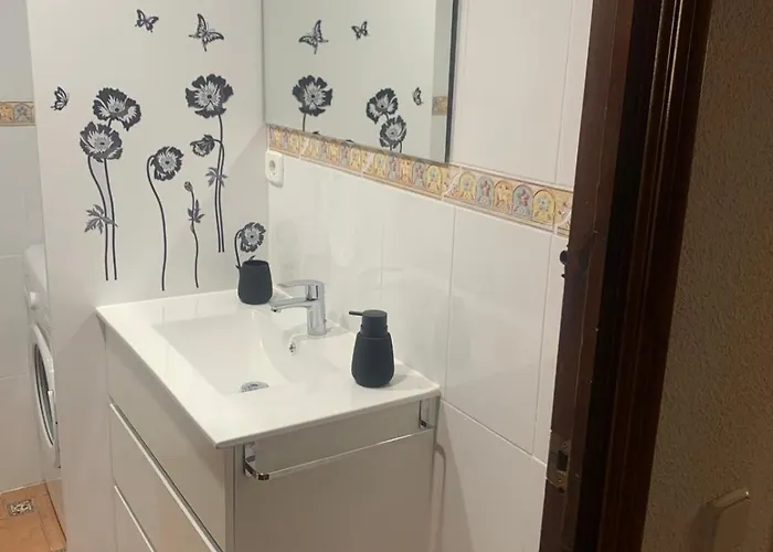 Spacious With A Pool Next To The