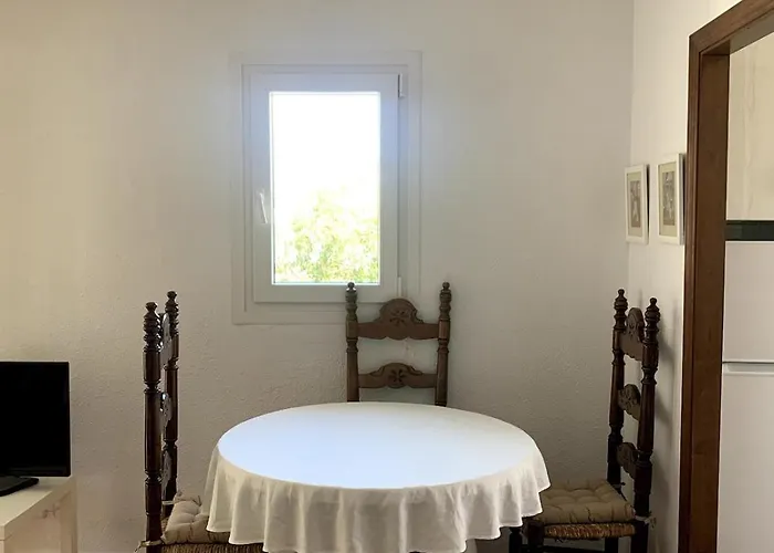 Spacious With A Pool Next To The