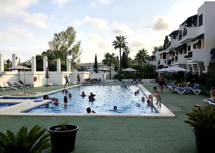 Spacious With A Pool Next To The