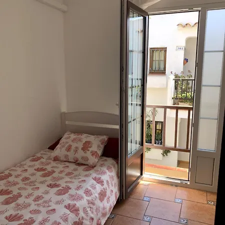 Daire Spacious With A Pool Next To The *